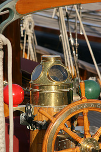 方向车轮游艇帆船滑轮航海古董传统海洋绳索航行血管图片