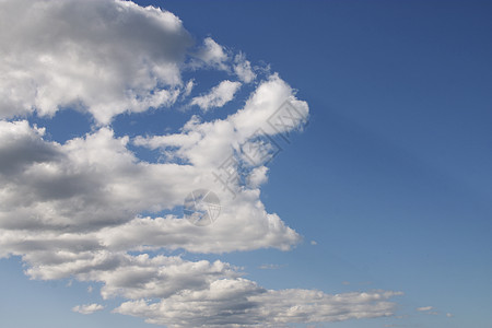 云彩在天上多云天穹苍穹蓝色天气背景图片