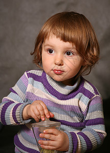 以卡捷琳娜的肖像工作室化妆品嘴唇娱乐孩子毛衣口红童年粉色香水厂图片