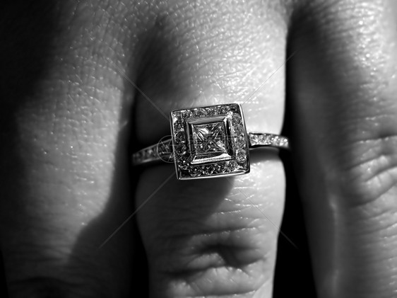参与环戒指纸牌火花珠宝金子首饰耀斑婚礼公主正方形图片