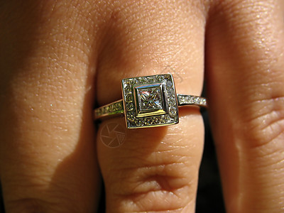 自订订婚戒指图片