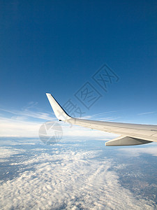 航空机翼天空自由旅行蓝色排放飞机场技术喷射运输商业图片