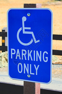 残疾人泊车专用标志发动机车道安全测试警告法律蓝色公园执照字母背景图片