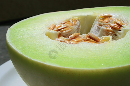 蜂蜜甜瓜拼盘饮食桌子白色果汁绿色甜点食物黄色水果图片