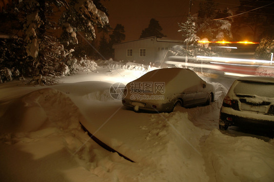 下雪夜间工作季节工人运动拖拉机汽车夜班季节性花园天气背心图片