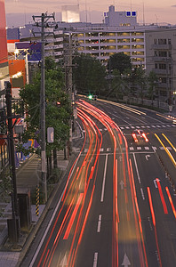 城市的日落车辆车道运动沥青驾驶速度运输汽车街道天空图片