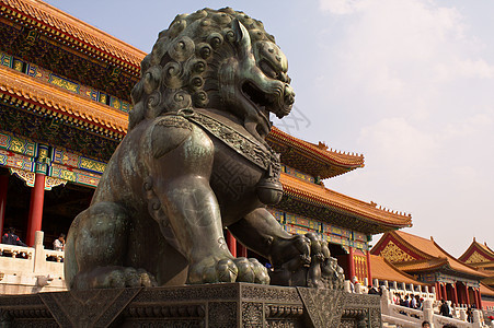 狮子雕像寺庙红色历史雕塑背景图片