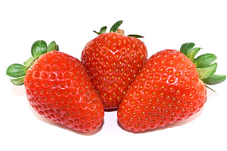 3个草莓闭合 隔离在白色上图片