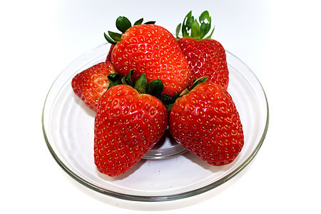 盘上草莓白色红色食物绿色甜点叶子水果浆果小吃宏观图片