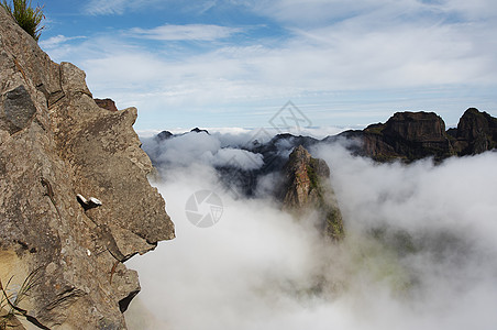 山顶峰蜥蜴石头太阳薄雾天空图片