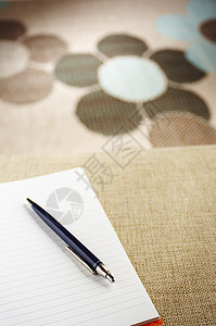 平线笔笔记本药片软垫铅笔地面长椅素描块图片