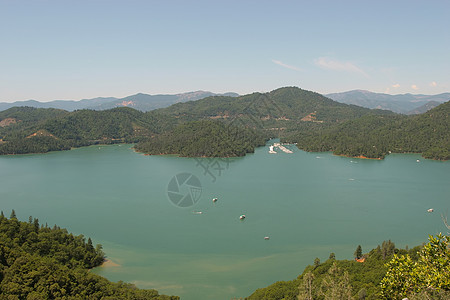 沙斯塔湖国家水电享受娱乐力量活力岩石季节水库树木图片