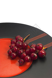 红曲线水果小吃甜点红色食物盘子白色黑色植物图片