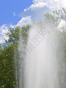 喷泉花园天空灌溉液体薄雾洒水器淋浴图片