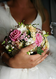 婚礼花束戒指传统已婚新娘磁带婚姻花店玫瑰粉色家庭背景图片