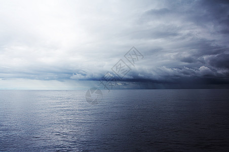 风暴暴雨戏剧性海浪天气天空海洋图片