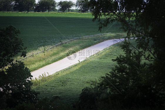 农村公路爬坡天空赛道场景旅行风景卡车路线蓝色天堂图片