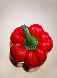 皮尿绿色胡椒花园蔬菜红色健康烹饪背景图片