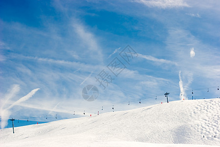 电话晴天风景假期季节高山运输蓝色升降椅滑雪板戏剧性图片