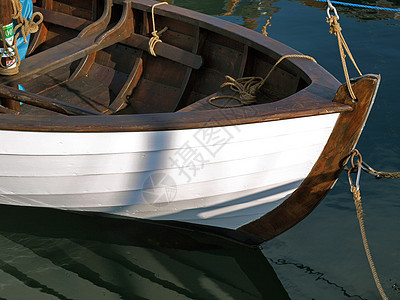 牵木船合金蓝色奢华传统航海血管天空船舶巡航码头图片