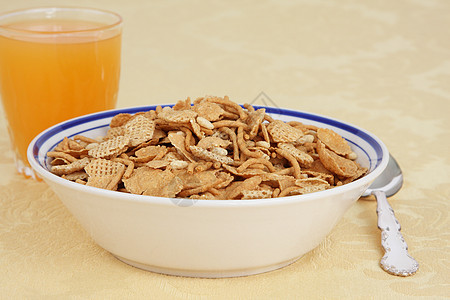 早餐早餐谷物食物水平饮料粮食混合物饮食橙子吃饭时间果汁图片