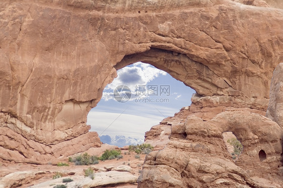 犹他古迹地标侵蚀尖塔天空编队干旱公园荒野顶峰悬崖图片