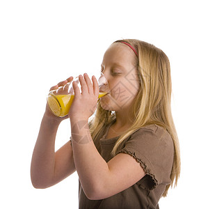 干渴女孩饮橙汁图片