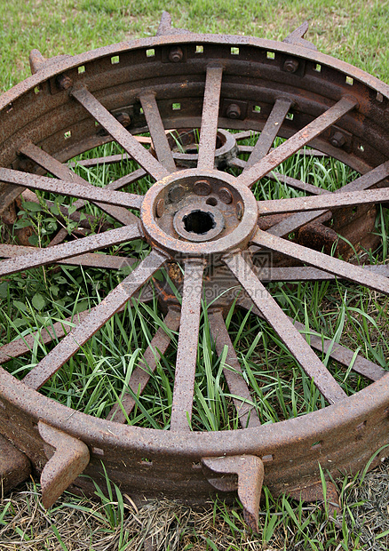 古老金属拖累轮胎图片