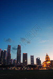 晚上新加坡天际蓝色游客旅游景观商业天空城市建筑物旅行建筑图片