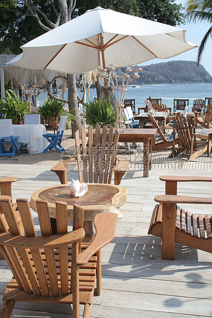 海洋前台表格椅子阳台俱乐部旅游海岸海滨食物桌子天堂太阳图片