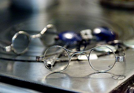 旧玻璃镜镜片医疗美丽教育物体眼睛玻璃职业眼镜创造力图片