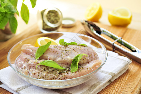 原生鸡胸蛋浆乳房低脂肪柠檬厨房果汁食物柜台胸部桌子烹饪图片