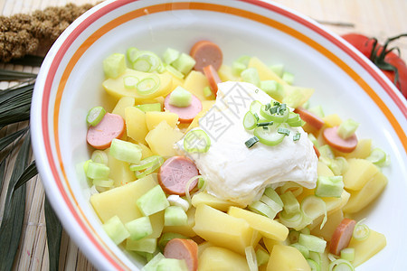 新鲜沙拉食物蔬菜香肠午餐维生素土豆小吃图片