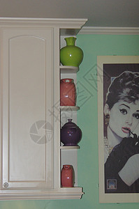 厨房装饰装饰品花瓶船只嘉年华风格内阁墙壁器皿摆设货架背景图片