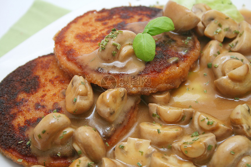 肉和蘑菇午餐蔬菜维生素食物高清图片下载-正版图片320113740-摄图网 肉和蘑菇午餐蔬菜维生素食物高清图片下载-正版图片320113740-摄图网