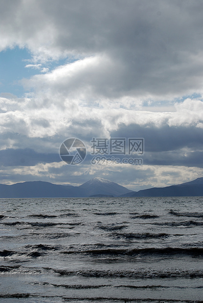 湖中预浸 大气运动预热冲浪风暴波峰荒野力量海浪行动危险图片