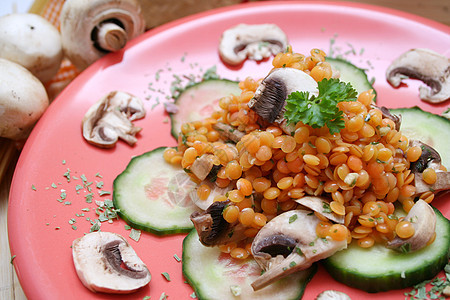 新鲜沙拉维生素食物午餐扁豆蔬菜黄瓜图片