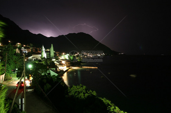 风暴暴雨闪电山脉海岸图片