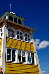 黄楼建筑天空白角房子窗户黄色背景图片