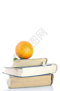 白纸上隔绝的书籍中的橙色教育精装老师图书小吃教科书大学饮食测试科学图片