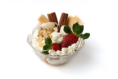 带草莓的冰淇淋食物营养绿色杯子浆果巧克力奶油甜点红色图片