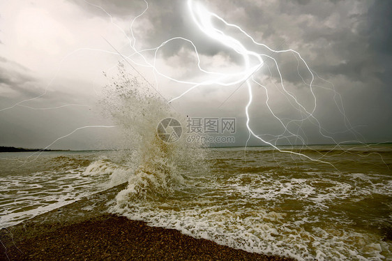 暴风阳光地平线海岸线力量悲伤孤独岩石海滩天气灯塔图片