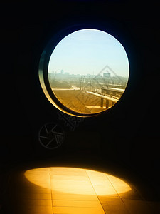 窗口视图日光建筑学铁路天空建筑物地面火车站房间天气阳光图片