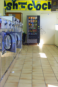 自助洗衣店机器洗衣机垫圈洗衣店公共场所背景图片