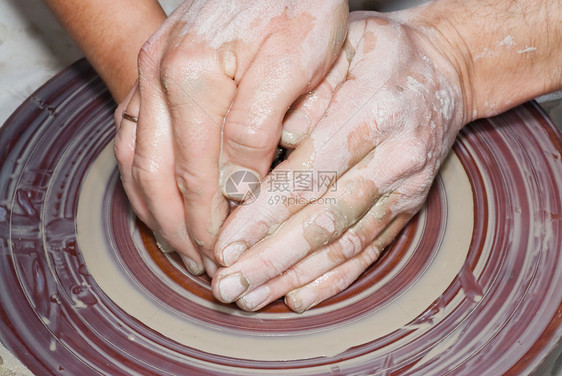 波特艺术艺术家车轮车削手指黏土职业陶器花瓶棕色图片