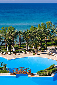 海上游泳池旅游假期风景闲暇游泳棕榈蓝色奢华热带休息室图片