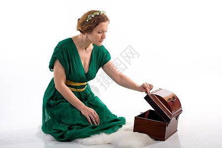 潘多拉盒子姿势若虫腰带好奇心案件女士衣服兴趣魅力棺材背景图片