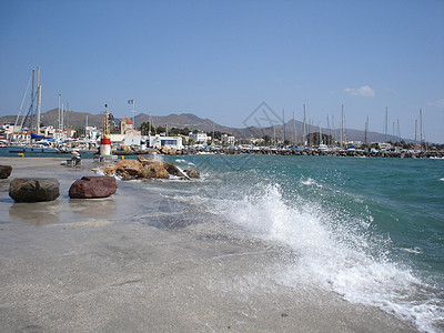 Aegina港的波浪图片