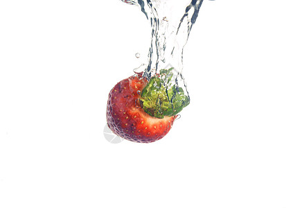 草莓喷洒飞溅气泡果汁宏观草莓图片