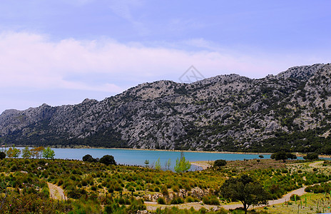 湖天气晴天好天气天空山腰山顶蓝色山坡假期岩石图片